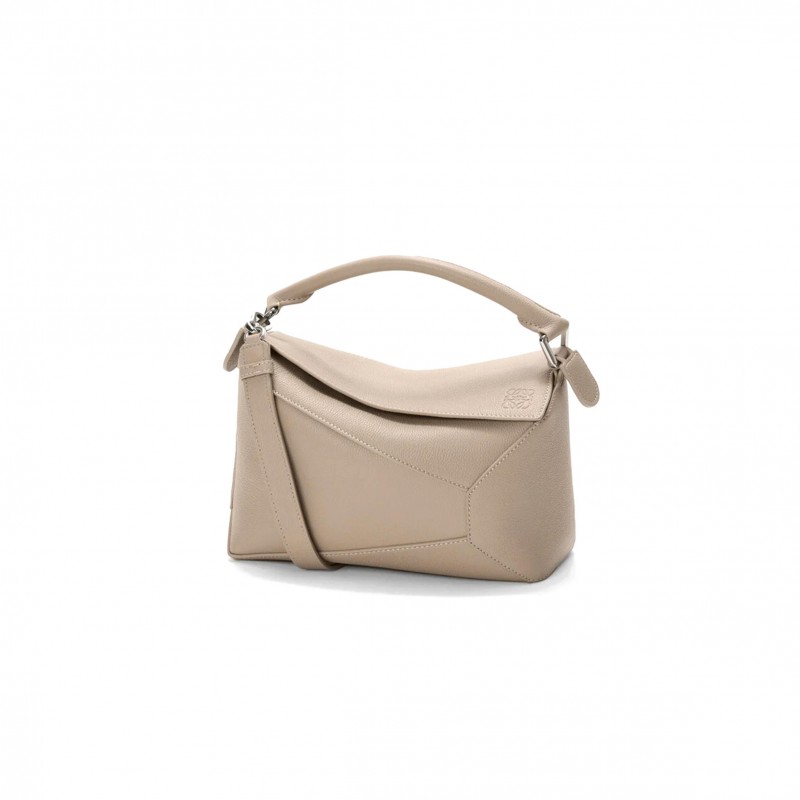 LOEWE SMALL PUZZLE EDGE BAG IN SOFT GRAINED CALFSKIN A510P60XAW (24*16.5*10.5cm) LOEWE SMALL PUZZLE EDGE BAG IN SOFT GRAINED CALFSKIN A510P60XAW (24*16.5*10.5cm)