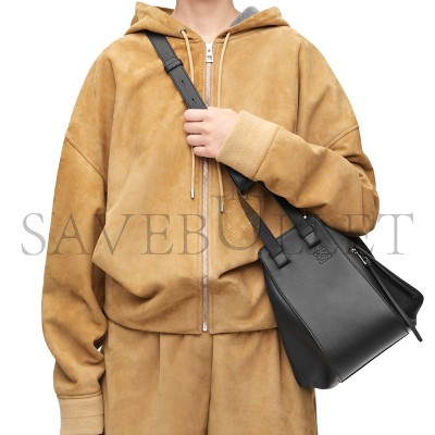 LOEWE SMALL HAMMOCK BAG IN CLASSIC CALFSKIN 387.30.S35 (30*25*13.5cm) LOEWE SMALL HAMMOCK BAG IN CLASSIC CALFSKIN 387.30.S35 (30*25*13.5cm)