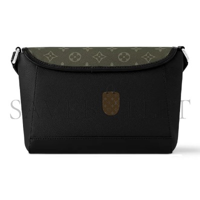 LOUIS VUITTON MASTER PULSE MESSENGER M12625 (26.6*17*11cm)