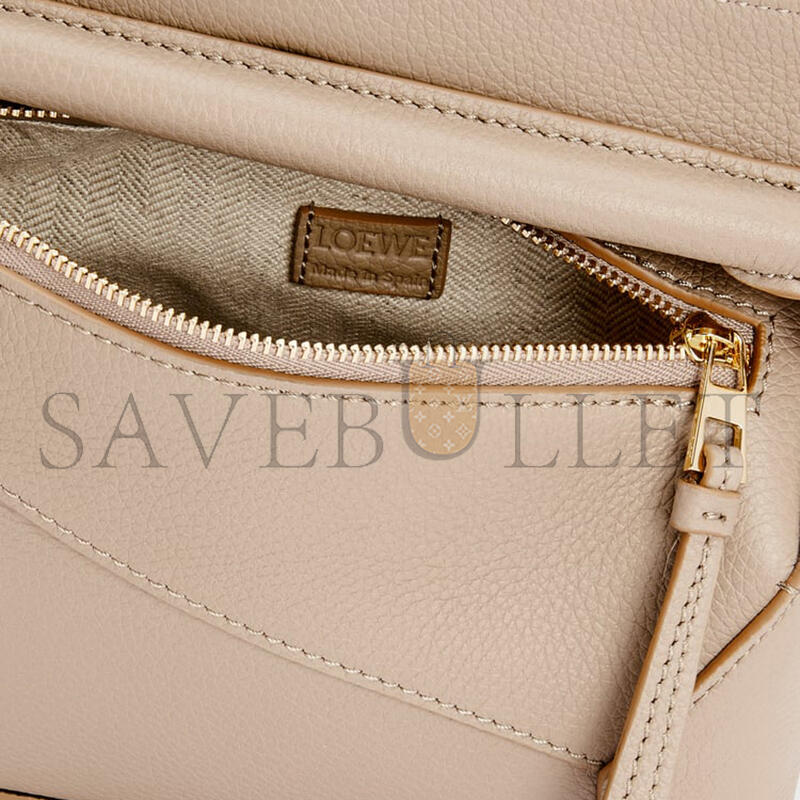 LOEWE MINI PUZZLE EDGE BAG IN SOFT GRAINED CALFSKIN A510P60X30-2150 (18*12.5*8cm) LOEWE MINI PUZZLE EDGE BAG IN SOFT GRAINED CALFSKIN A510P60X30-2150 (18*12.5*8cm)