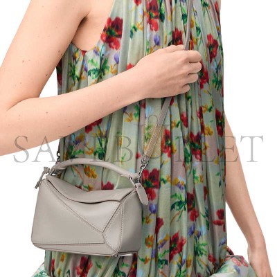 LOEWE MINI FEATHERLIGHT PUZZLE BAG IN NAPPA LAMBSKIN A510PLIX04 (17.5*12.5*7.5) LOEWE MINI FEATHERLIGHT PUZZLE BAG IN NAPPA LAMBSKIN A510PLIX04 (17.5*12.5*7.5)
