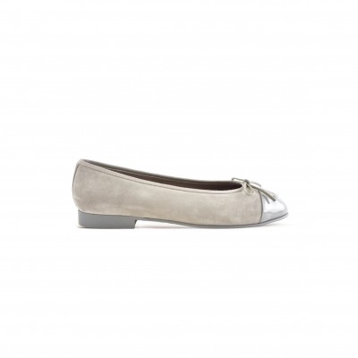 CHANEL GRAY SUEDE PATENT CC BOW TIE BALLET FLAT G02819