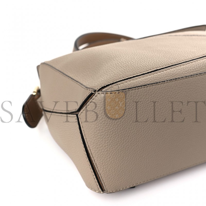 LOEWE GRAINED CALFSKIN SMALL PUZZLE BAG SAND MINK (24*16.5*10.5cm) LOEWE GRAINED CALFSKIN SMALL PUZZLE BAG SAND MINK (24*16.5*10.5cm)