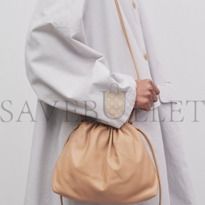 THE ROW ANGY BAG IN LEATHER CREAM W1620L108CREAG (30*21*7cm) THE ROW ANGY BAG IN LEATHER CREAM W1620L108CREAG (30*21*7cm)